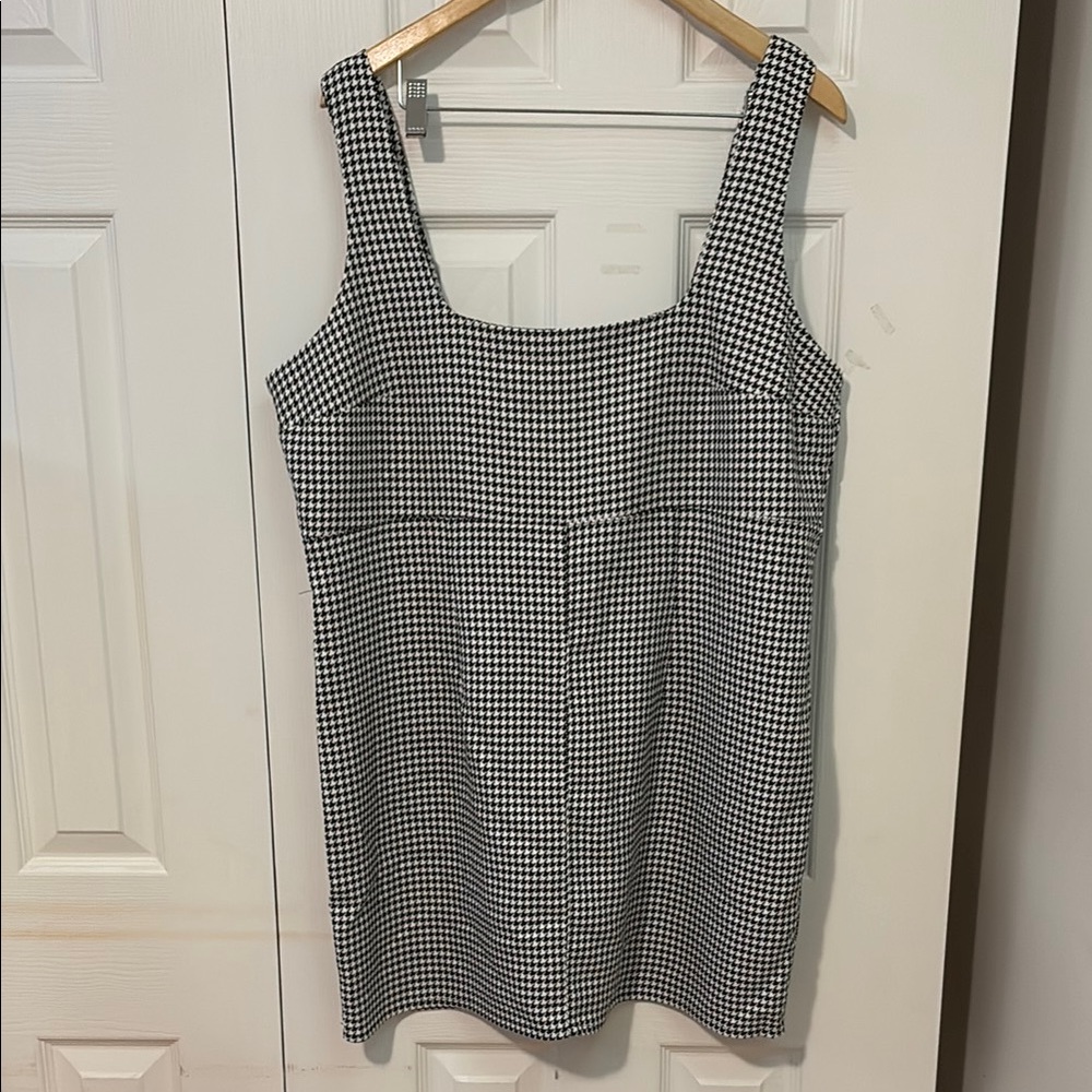 H& M Black and White Houndstooth Sleeveless Shift Dress